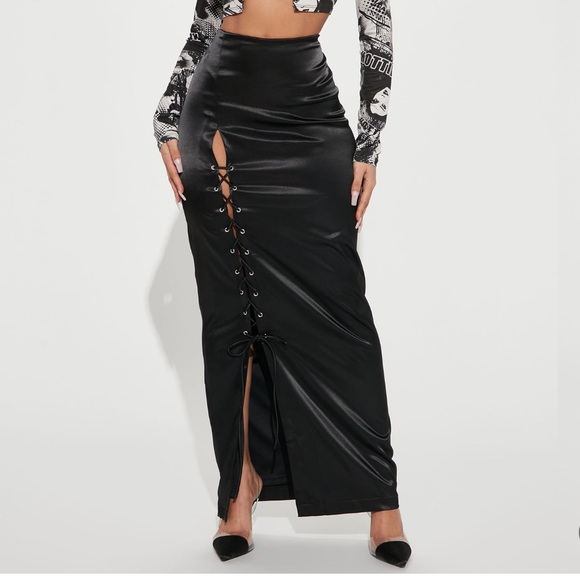 Lace up maxi skirt - Picture 1 of 4